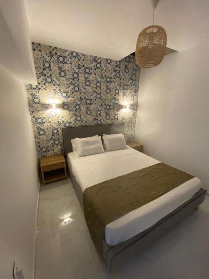 Candi Central Apartments Неос Мармарас Екстериор снимка