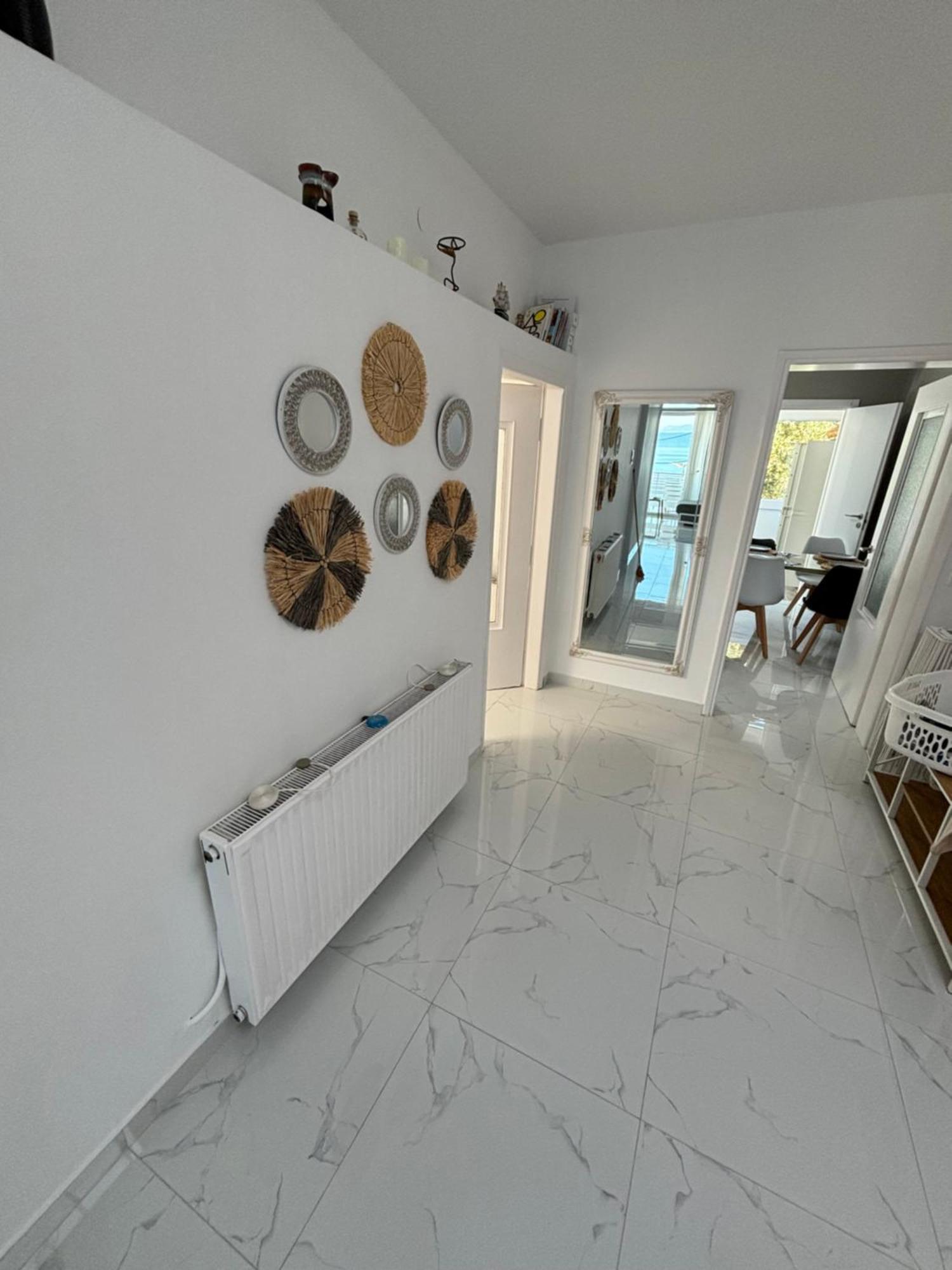 Candi Central Apartments Неос Мармарас Екстериор снимка