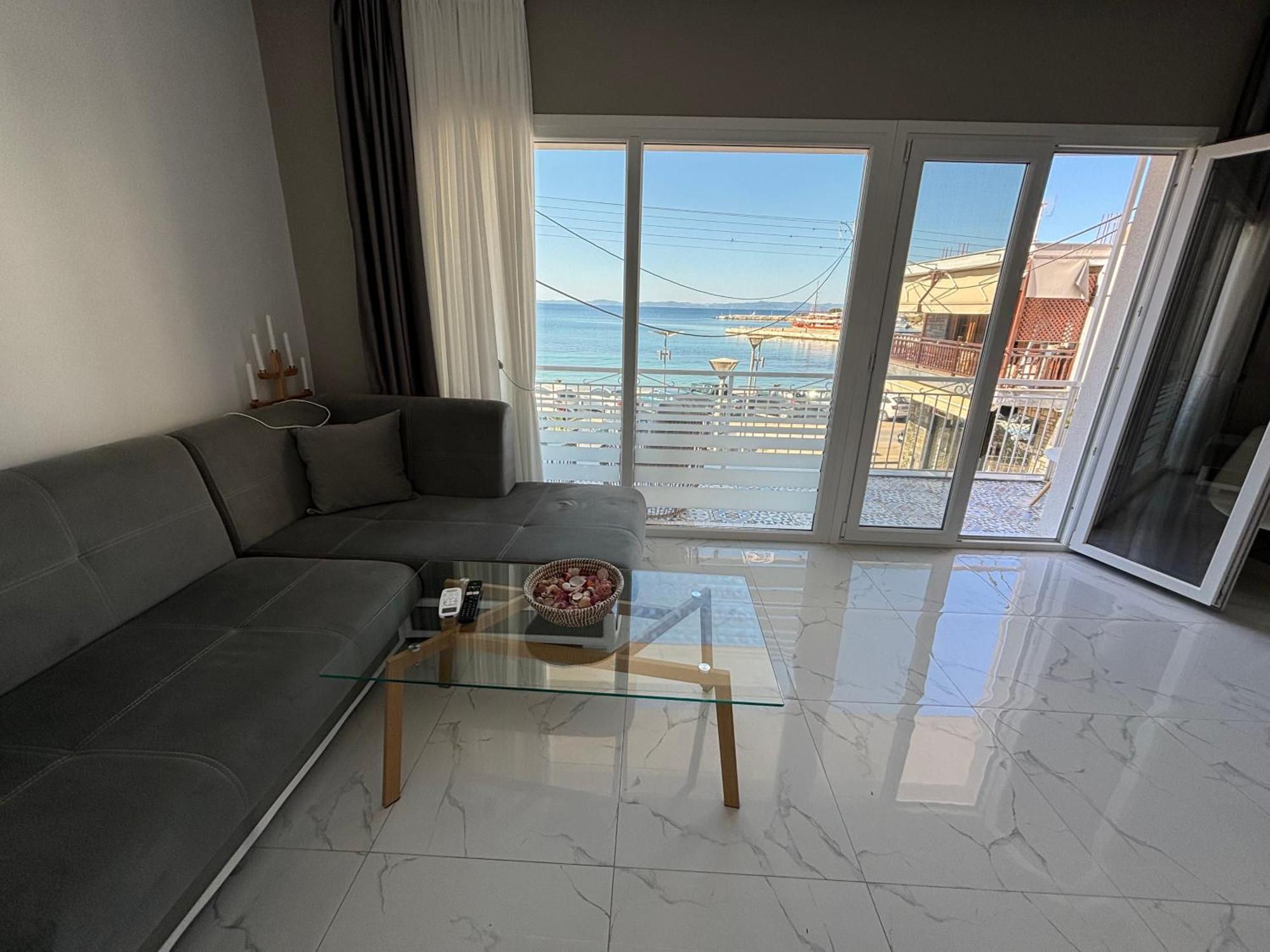Candi Central Apartments Неос Мармарас Екстериор снимка