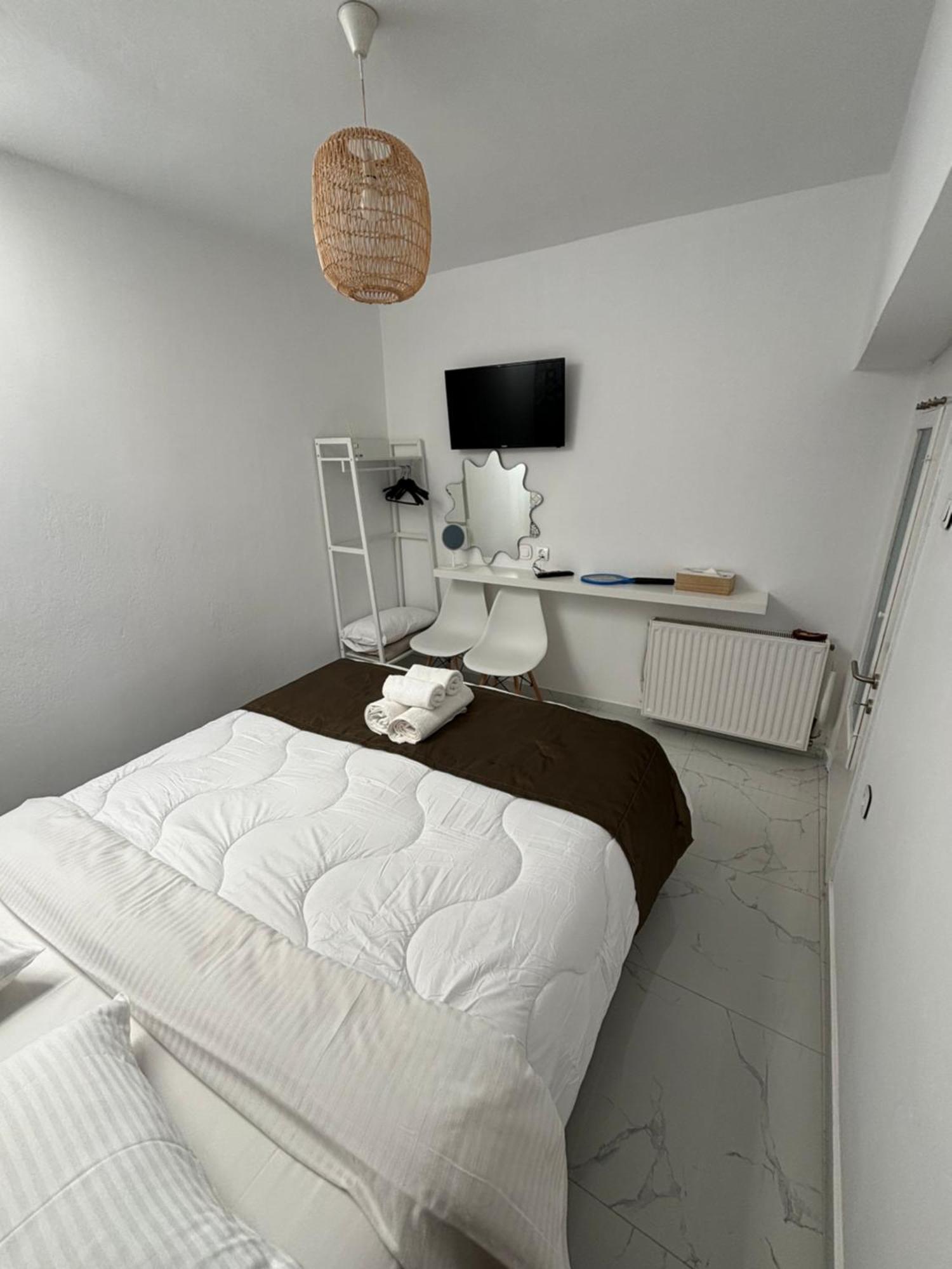 Candi Central Apartments Неос Мармарас Екстериор снимка
